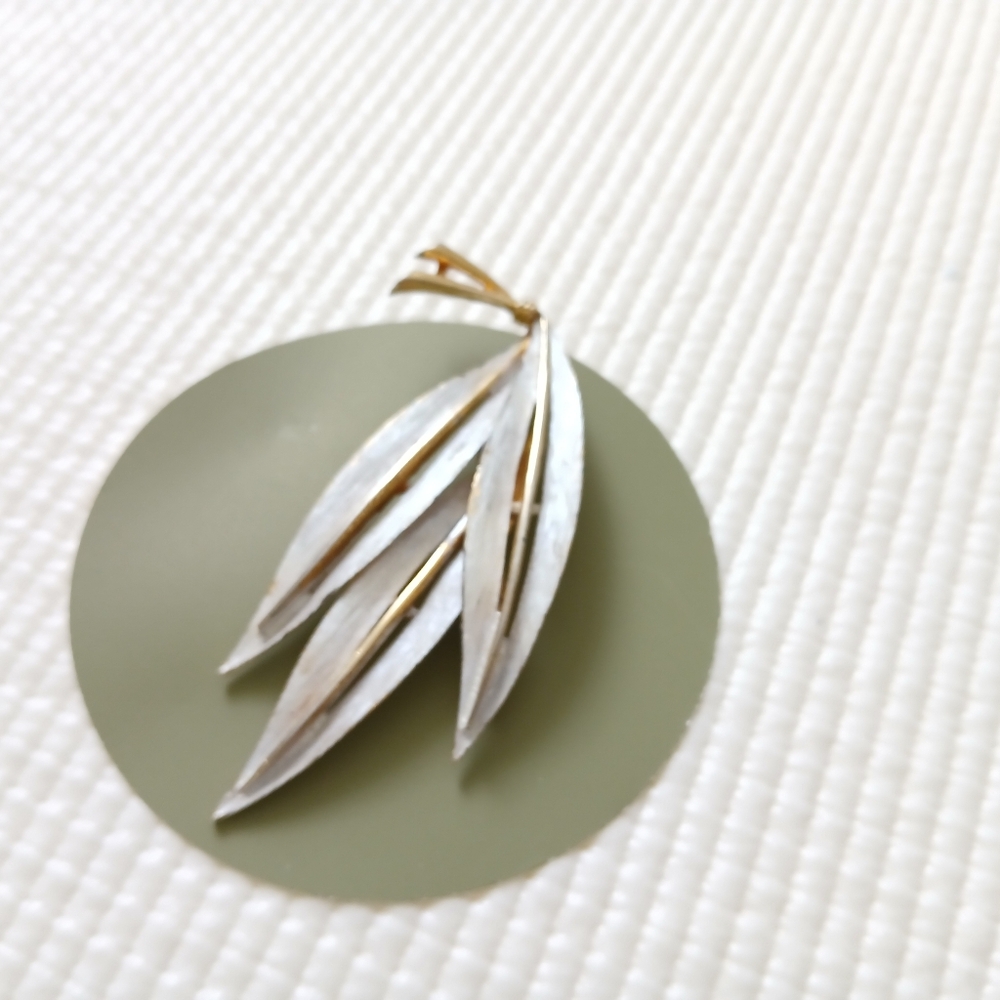 Vintage JJ 2 Tone textured Brooch, large, 3, unique, mint